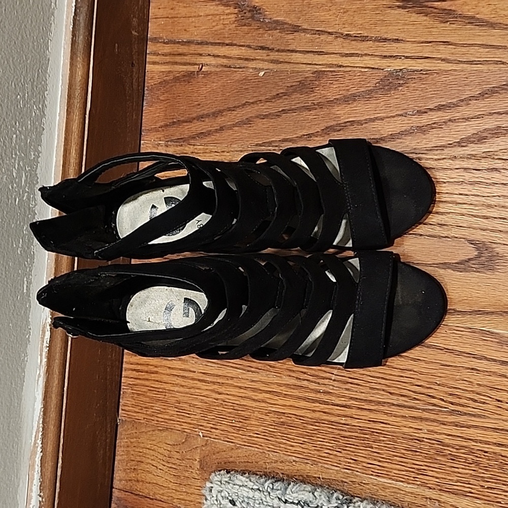 G by Guess wedges
